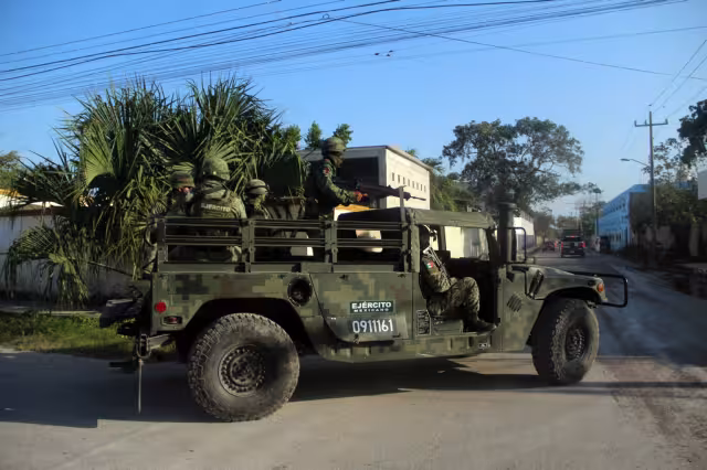Dos agentes ministeriales fueron sorprendidos por hombres armados, quienes los atacaron a balazos en Bonfil, Cancún