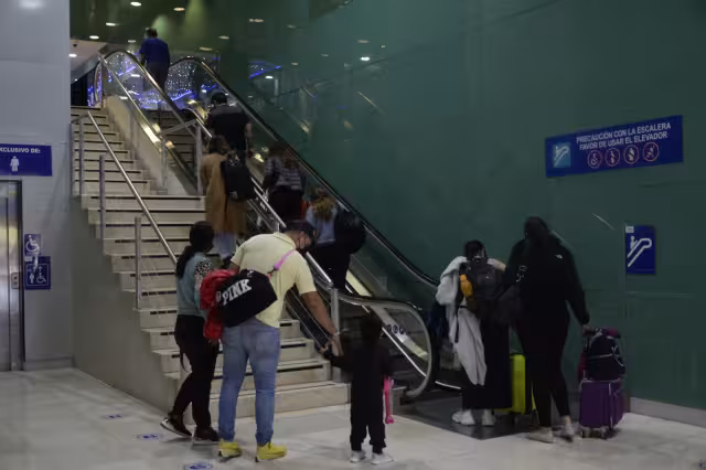 Autoridades informaron que las personas que deseen viajar durante las fechas de Navidad y Año Nuevo al interior del país o al extranjero, difícilmente encontrarán cupo