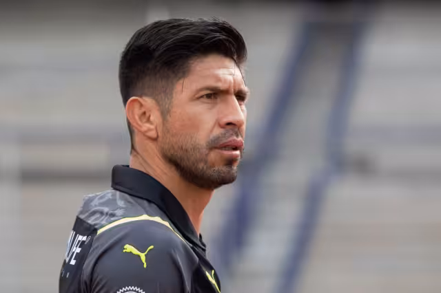 El delantero mexicano cuelga los botines a sus 38 años.