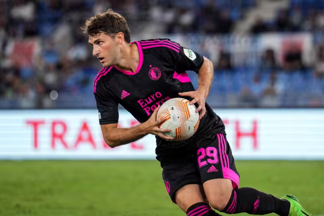 Santiago Giménez consigue primer doblete en Europa con el Feyenoord