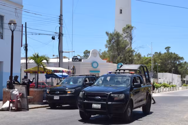 El hombre fue detenido tras ser descubierto con el arma de juguete