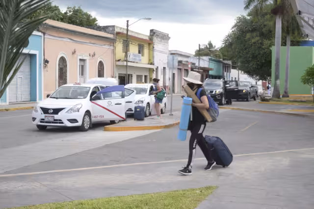 ADO cuenta con 24 salidas de Mérida hacia Cancún, 12 hacia Playa del Carmen, seis a Ciudad de México y ocho hacia Villahermosa