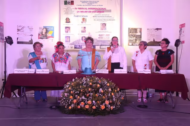 El festival se realizó con el objetivo de devolverle la voz a la mujer y que con sus escritos realcen la belleza de su tierra