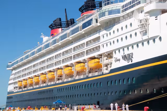Yucatán recibió por primera vez el crucero de lujo Disney Wonder, de la naviera Disney Cruise Line, con un total de 1,380 pasajeros y 962 tripulantes a bordo