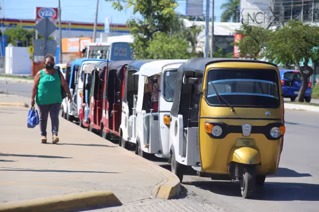 Tras el hallazgo, un taquero decidió regalar tacos y tortas a los mototaxistas que ayudaron en la búsqueda del menor de edad