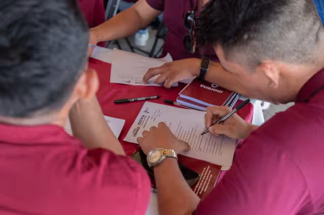 Anoche varias personas dieron a conocer sus aspiraciones políticas, una fue la viuda del extinto Marciano Dzu; se mantuvieron activos en sus redes sociales