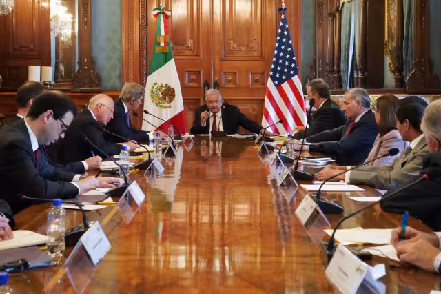 AMLO se reunió con John Kerry en Palacio Nacional