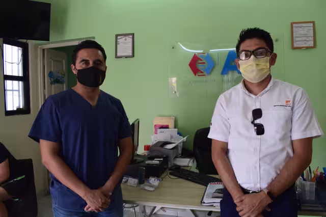 Rebeca Salazar, de 32 años de edad, es ampliamente conocida dentro del sector comercial del puerto