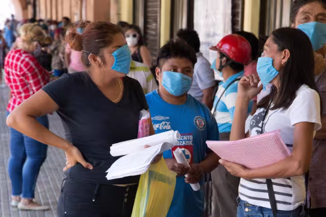 El uso indebido del cubrebocas es evidente