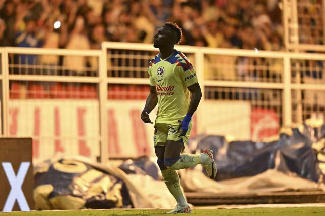 Julián Quiñones se convirtió en padre este martes