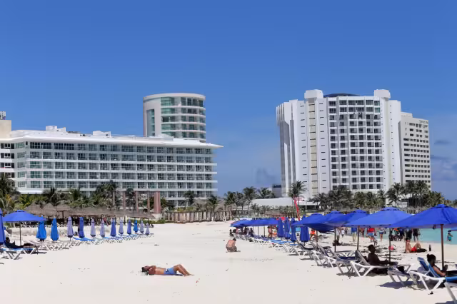 Los trabajadores del sector turismo, piden tener prioridad en recibir la vacuna contra COVID-19