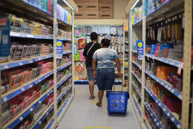 De acuerdo con el Inegi, en Quintana Roo indica que hay 49 mil negocios formales, con un crecimiento de sólo el 10 por ciento respecto al año 2021, lo que es mínimo. (Rodolfo Flores)
Sólo previo y unos días después del ingreso 
