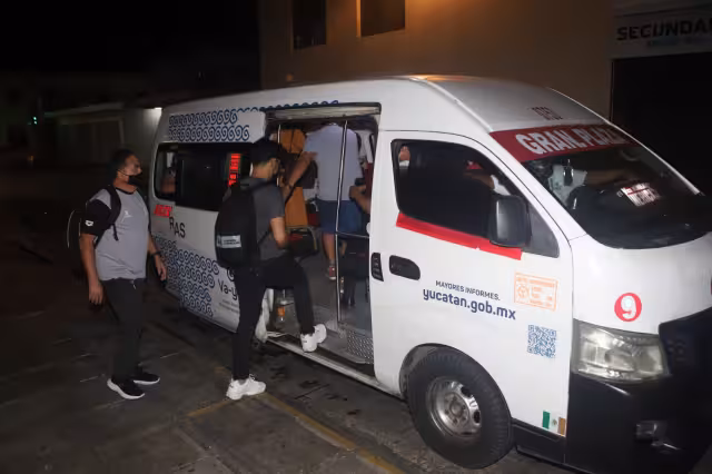 El transporte funciona de miércoles a sábado, de 23:00 a 5:00 horas. Por la demanda se aumentaron las unidades de 37 a 40