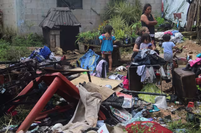 Familia quedo en el desamparo tras incendio de su casa, en Leona Vicario