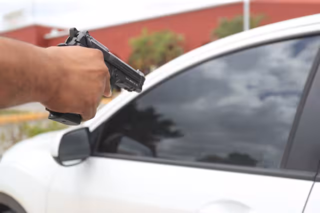 Aseguran que cárteles tienen armamento de manufactura americana y de uso exclusivo de las Fuerzas Armadas, por lo que se unen para sacarlas de circulación