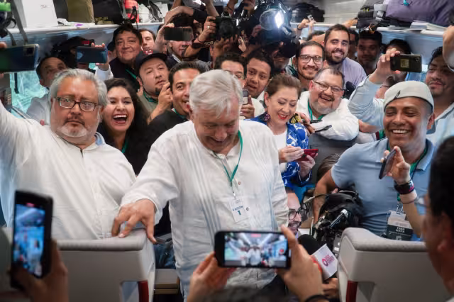 AMLO llegó esta noche a Cancún a bordo del Tren Maya