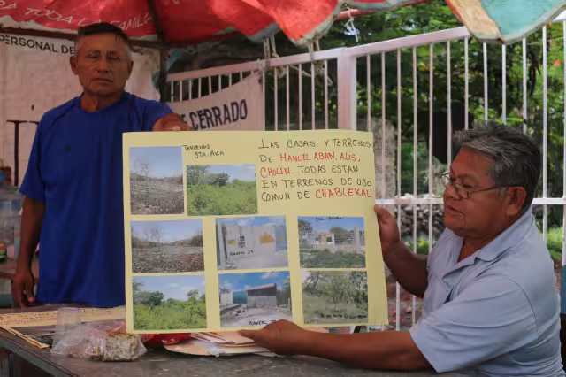 Los manifestantes comentan que no se moverán del lugar hasta recibir los 270 millones de pesos por las 53 hectáreas, los cuales quieren en una sola exhibición