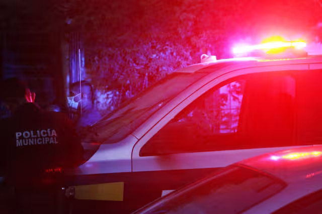 Las autoridades acudieron a la zona del ataque armado en Cancún para comenzar la búsqueda de los responsables