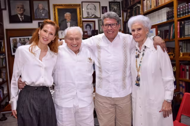 Ricardo Monreal mostró la franca camaradería que sostiene con el fundador Mario Menéndez Rodríguez