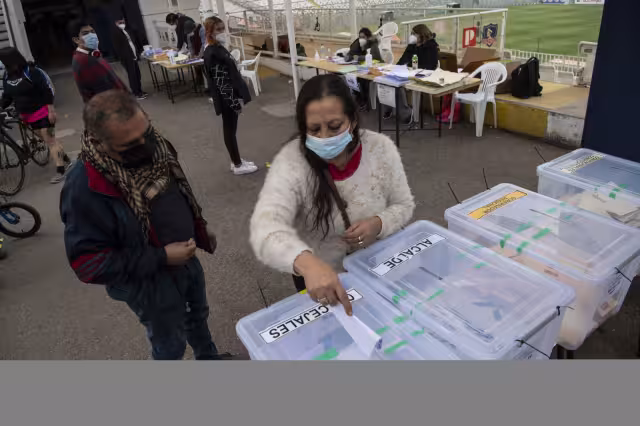 La elección se realizó el sábado y el domingo para evitar contagios por el COVID-19 lo que según expertos pudo influir en esta menor afluencia de votantes