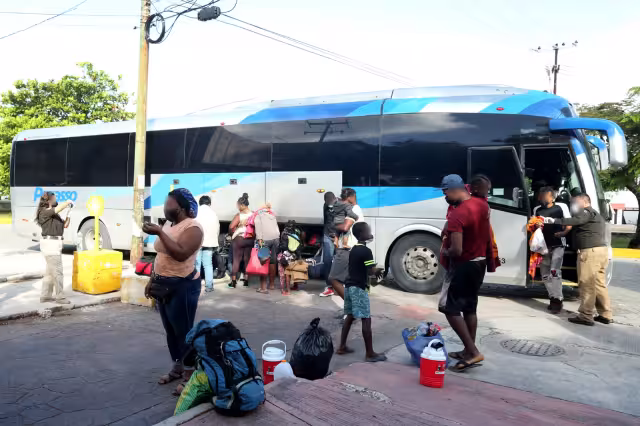 Los extranjeros que legan a Quintana Roo con intenciones de establecerse suelen vivir meses sin conseguir trabajo