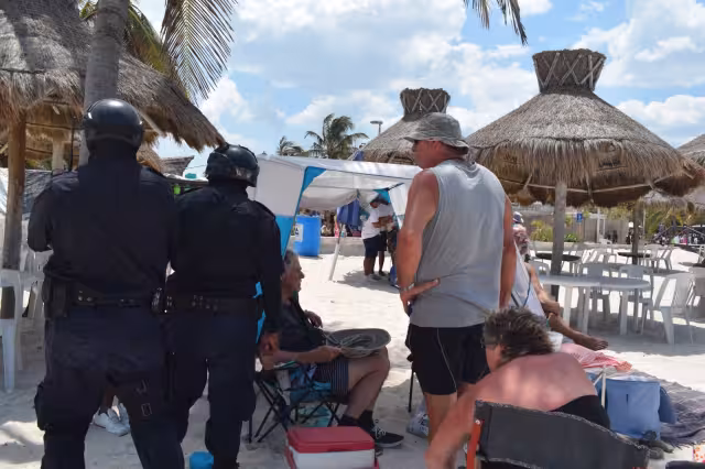 Turistas aseguraron que han tenido altertados con los palaperos en el área de playa de Progreso