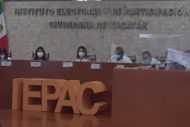 En las elecciones alcaldesas se reeligieron y ganaron