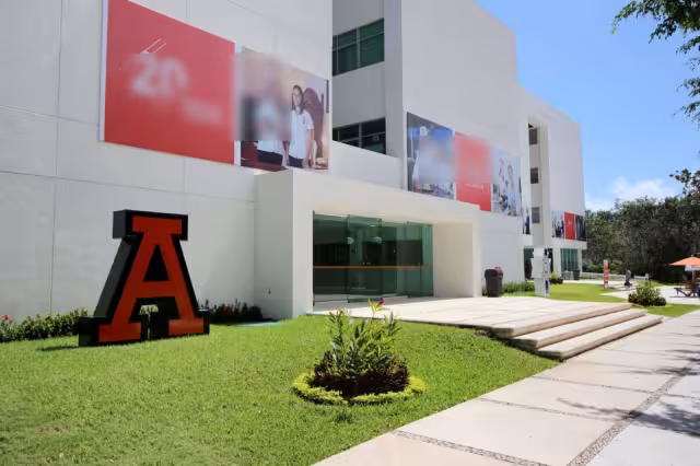 La Universidad Anáhuac Cancún indicó que el Ayuntamiento les rechazó su propuesta para hacer un puente peatonal