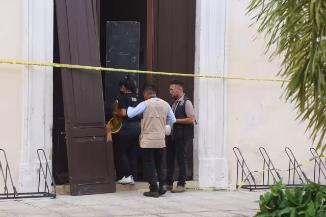 Fotos que circulan en internet muestran cómo quedó el interior del Teatro