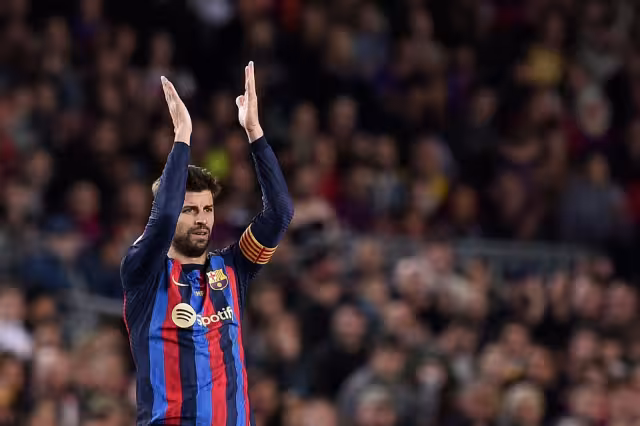Gerard Piqué dijo adiós al Camp Nou en medio de una tremenda ovación de la afición del Barcelona