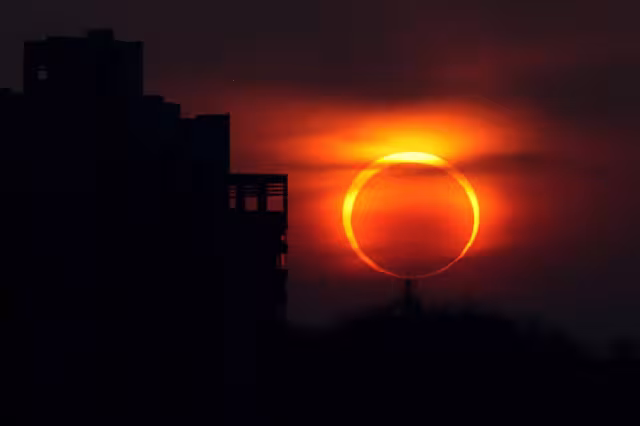 ¿Cómo ver el eclipse solar 2023 de forma segura?