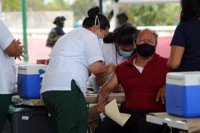 Los adultos mayores acudieron a vacunarse