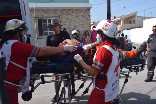 Los turistas fueron retenidos tras provocar un accidente