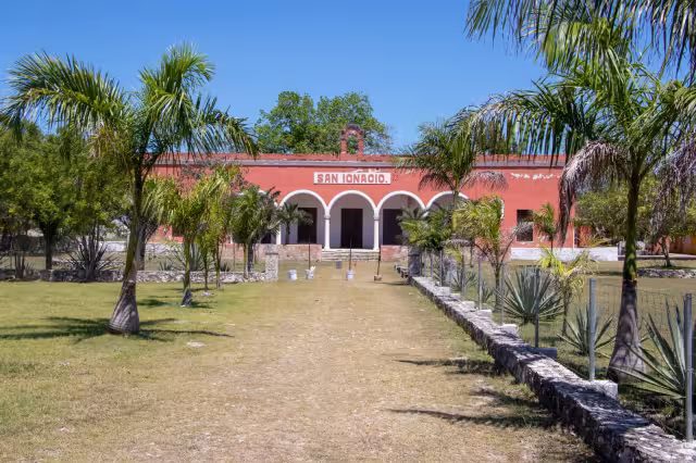 En San Ignacio, una cláusula de la empresa precisa que en caso de que cualquier abono devuelto por el banco por falta de fondos, se generará un cargo adicional del 25%