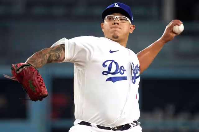 Julio Urías cumplirá una condena de libertad condicional