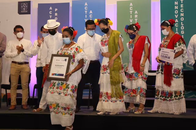 Siete artistas de Yucatán reciben sus premios este martes