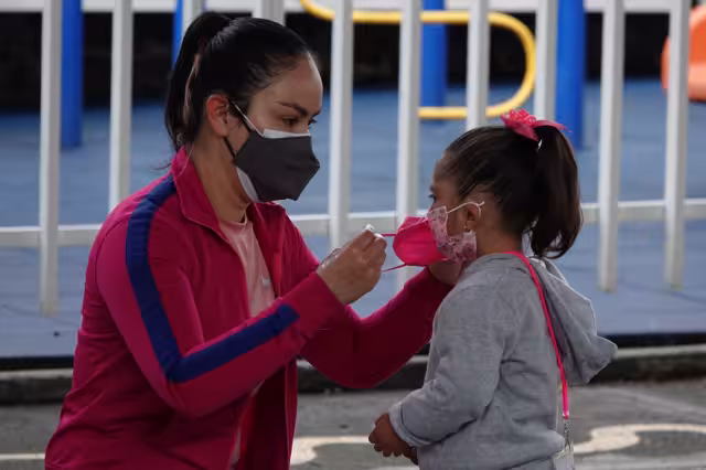 El subsecretario recordó que la vacunación contra el covid-19 no tiene un propósito de protección individual, sino poblacional, buscando el bienestar colectivo