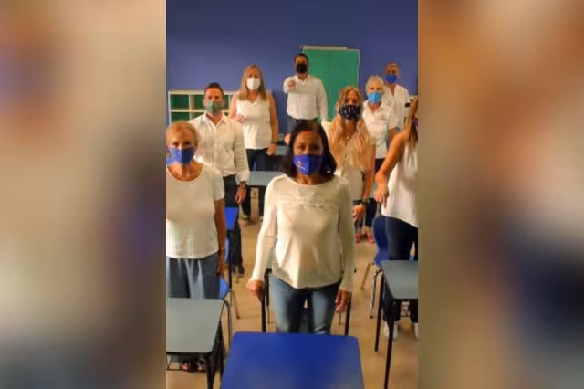 En el video se pueden ver docentes y padres de familia de colegios como: Balam, Monteverde, Kole Kaanbal, Colegio Alexandre, Diuni, entre otros