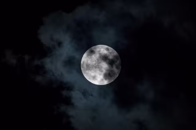 Superluna azul iluminó el cielo durante la noche del 30 de agosto.