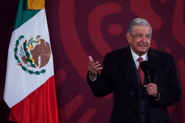 El presidente López Obrador aseguró que continuará con sus labores pese a tener por segunda ocasión COVID-19
