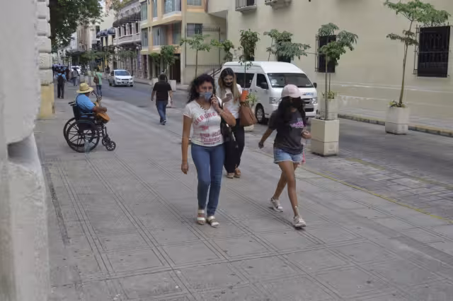 La activista brinda apoyo a las mujeres canalizándolas con un abogado o psicólogo