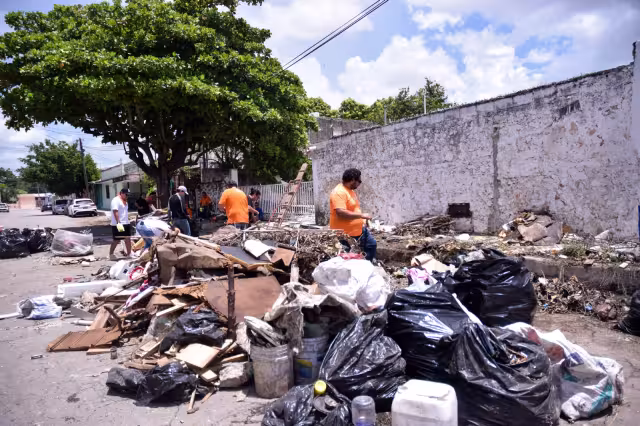 Los vecinos de Mérida levantaron cinco volquetes de desperdicios