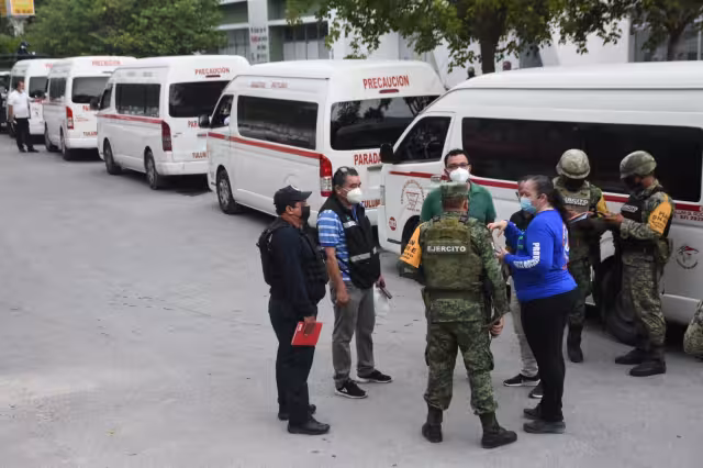 Los elementos del Ejército Nacional coordinaron la transportación de personas de Punta Allen a Tulum ante la llegada de 'Grace'