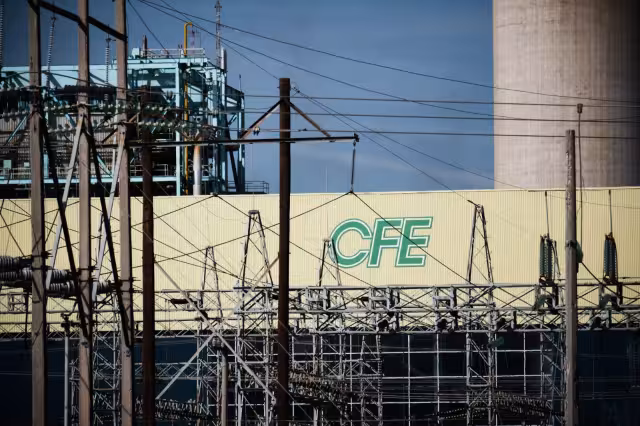 La CFE restableció el servicio eléctrico a los usuarios afectados por la salida de operación de seis líneas de alta tensión en la Península de Yucatán