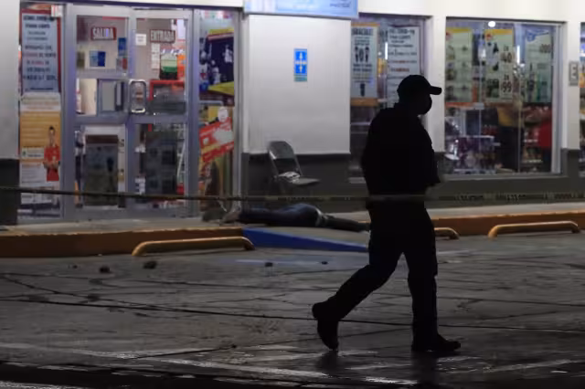 Camarillas de amigos llegan a pequeños establecimientos de Benito Juárez para exigir el pago por “derecho de piso”