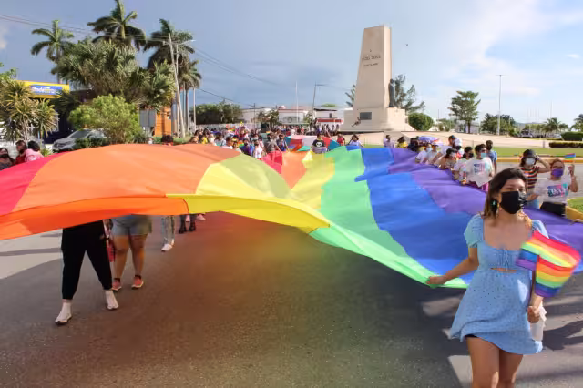 Más de la mitad de la población de la diversidad sexual y de género (62.0 por ciento) tiene estudios en el nivel medio superior o superior.