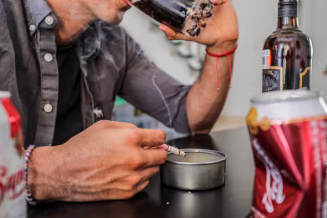 Si bien, los principales vicios corresponden a sustancias legales, como el alcohol y el tabaco, le siguen las ilegales, como la marihuana y la cocaína