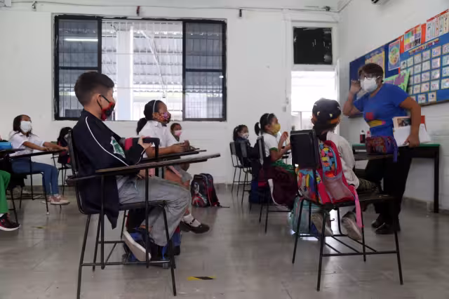 Profesores revelan que, vía mensajes de celular, intentan “venderles” base laboral