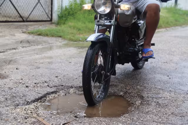 De 866 mil 742 ciudadanos entrevistados por el Inegi, el 81% opinó que los hoyancos en calles y avenidas es el inconveniente que más aqueja en la metrópoli