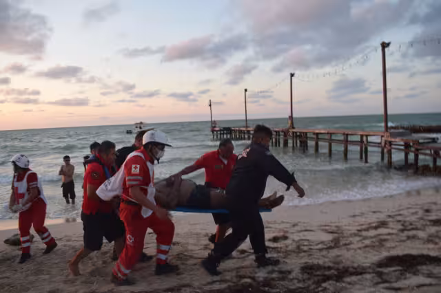 Cuerpos de rescate se dieron cita en el punto para atender a la pareja